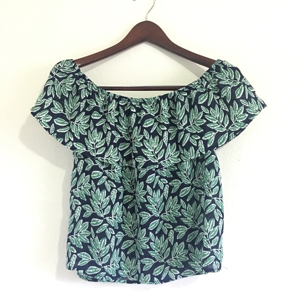 Off shoulder top with leaves design